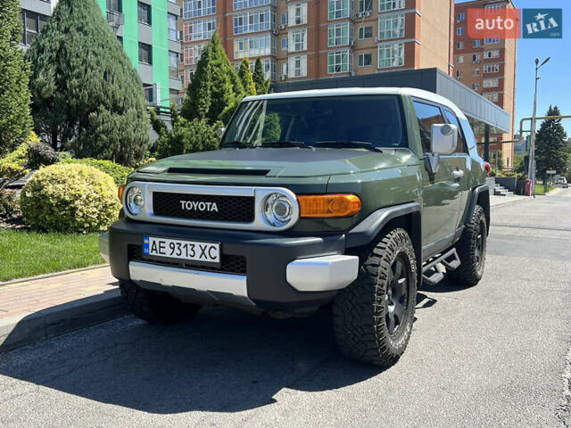 Зеленый Тойота ФЖ Крузер, объемом двигателя 3.96 л и пробегом 145 тыс. км за 27900 $, фото 5 на Automoto.ua