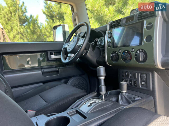 Зеленый Тойота ФЖ Крузер, объемом двигателя 3.96 л и пробегом 145 тыс. км за 27900 $, фото 21 на Automoto.ua