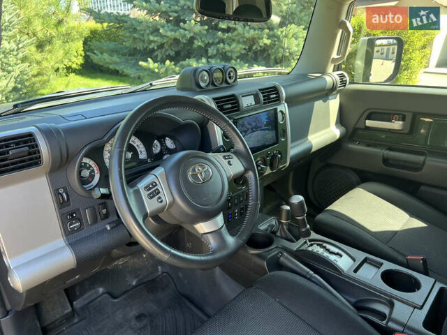 Зеленый Тойота ФЖ Крузер, объемом двигателя 3.96 л и пробегом 145 тыс. км за 27900 $, фото 16 на Automoto.ua
