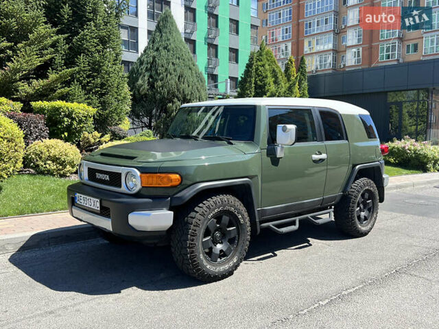 Зеленый Тойота ФЖ Крузер, объемом двигателя 3.96 л и пробегом 145 тыс. км за 27900 $, фото 1 на Automoto.ua
