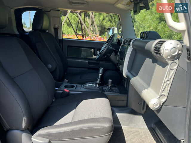 Зеленый Тойота ФЖ Крузер, объемом двигателя 3.96 л и пробегом 145 тыс. км за 27900 $, фото 18 на Automoto.ua