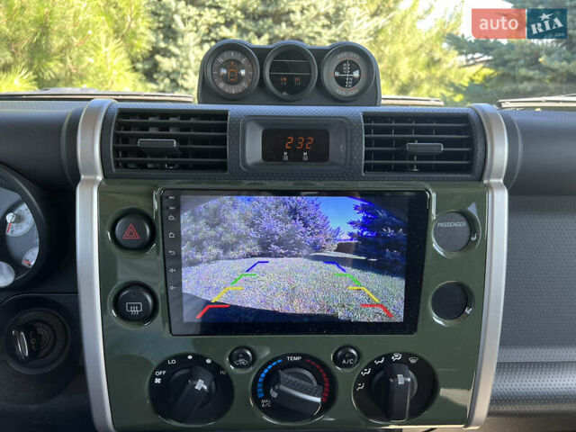 Зеленый Тойота ФЖ Крузер, объемом двигателя 3.96 л и пробегом 145 тыс. км за 27900 $, фото 14 на Automoto.ua