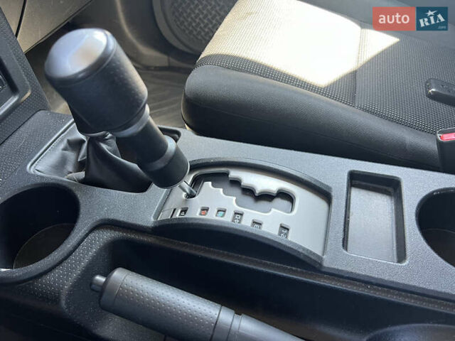 Зеленый Тойота ФЖ Крузер, объемом двигателя 3.96 л и пробегом 145 тыс. км за 27900 $, фото 10 на Automoto.ua