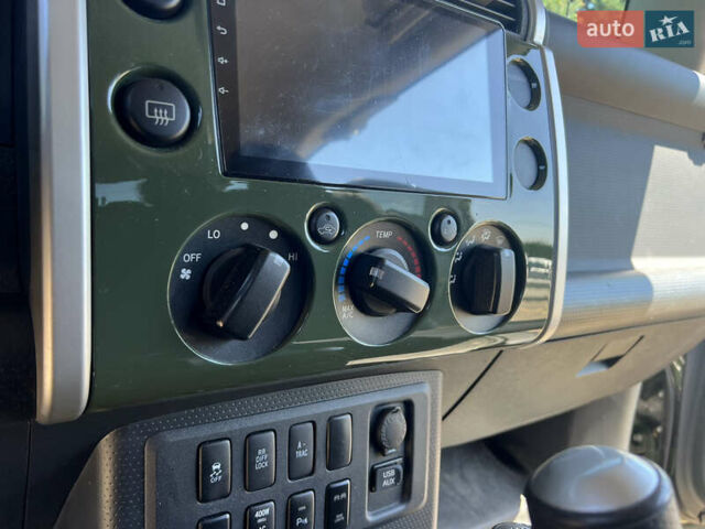 Зеленый Тойота ФЖ Крузер, объемом двигателя 3.96 л и пробегом 145 тыс. км за 27900 $, фото 26 на Automoto.ua
