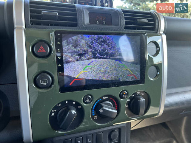 Зеленый Тойота ФЖ Крузер, объемом двигателя 3.96 л и пробегом 145 тыс. км за 27900 $, фото 12 на Automoto.ua