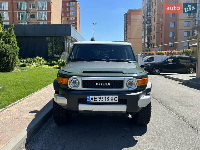 Зеленый Тойота ФЖ Крузер, объемом двигателя 3.96 л и пробегом 145 тыс. км за 27900 $, фото 8 на Automoto.ua