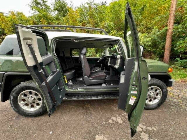 Зеленый Тойота ФЖ Крузер, объемом двигателя 4 л и пробегом 83 тыс. км за 4500 $, фото 10 на Automoto.ua