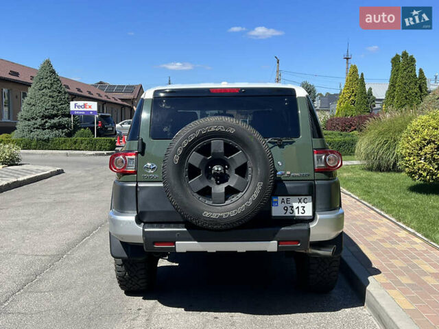 Зеленый Тойота ФЖ Крузер, объемом двигателя 3.96 л и пробегом 145 тыс. км за 27900 $, фото 6 на Automoto.ua