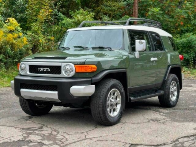 Зеленый Тойота ФЖ Крузер, объемом двигателя 4 л и пробегом 83 тыс. км за 4500 $, фото 2 на Automoto.ua