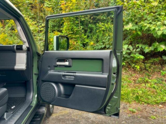 Зеленый Тойота ФЖ Крузер, объемом двигателя 4 л и пробегом 83 тыс. км за 4500 $, фото 11 на Automoto.ua