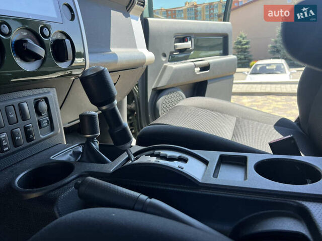 Зеленый Тойота ФЖ Крузер, объемом двигателя 3.96 л и пробегом 145 тыс. км за 27900 $, фото 27 на Automoto.ua