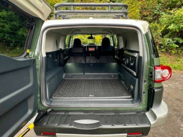 Зеленый Тойота ФЖ Крузер, объемом двигателя 4 л и пробегом 83 тыс. км за 4500 $, фото 14 на Automoto.ua