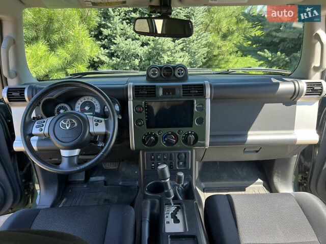 Зеленый Тойота ФЖ Крузер, объемом двигателя 3.96 л и пробегом 145 тыс. км за 27900 $, фото 23 на Automoto.ua