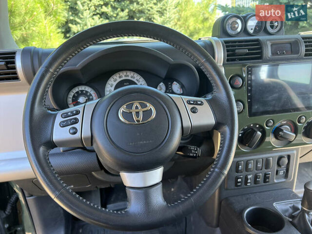 Зеленый Тойота ФЖ Крузер, объемом двигателя 3.96 л и пробегом 145 тыс. км за 27900 $, фото 28 на Automoto.ua