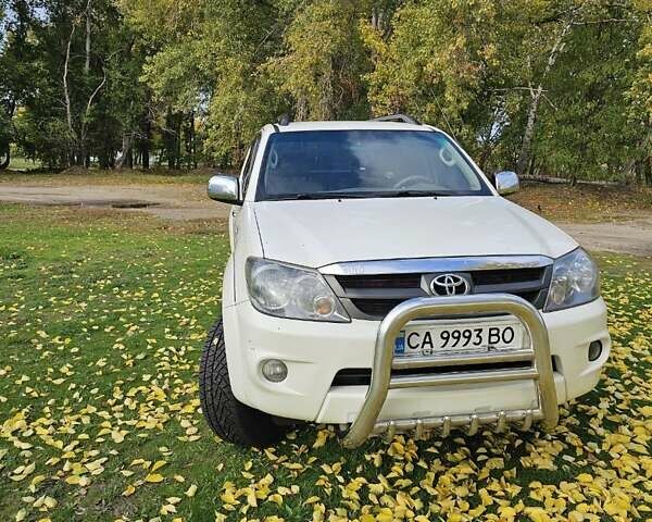 Тойота Фортунер 2007 в Черкассах на Automoto.ua Белый Тойота Фортунер, объемом двигателя 4 л и пробегом 268 тыс. км за 16800 $, фото 14 на Automoto.ua