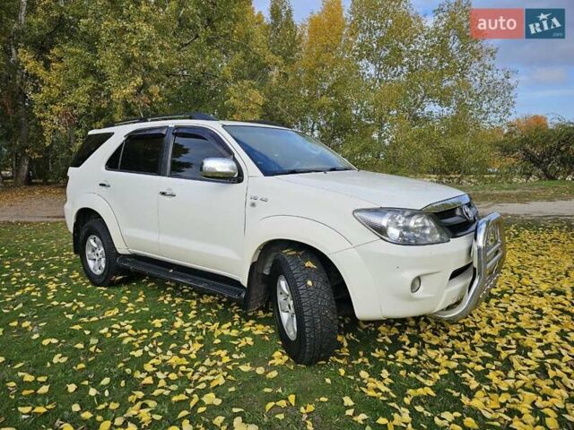 Тойота Фортунер 2007 в Черкассах на Automoto.ua Белый Тойота Фортунер, объемом двигателя 4 л и пробегом 268 тыс. км за 16800 $, фото 15 на Automoto.ua