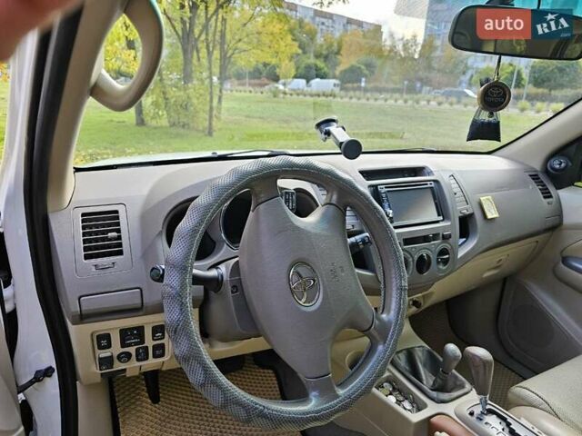 Тойота Фортунер 2007 в Черкассах на Automoto.ua Белый Тойота Фортунер, объемом двигателя 4 л и пробегом 268 тыс. км за 16800 $, фото 6 на Automoto.ua