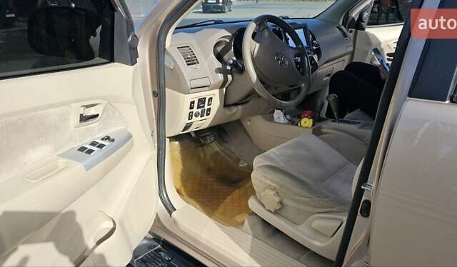 Тойота Фортунер 2006 в Надворной на Automoto.ua Бежевый Тойота Фортунер, объемом двигателя 4 л и пробегом 176 тыс. км за 9500 $, фото 3 на Automoto.ua