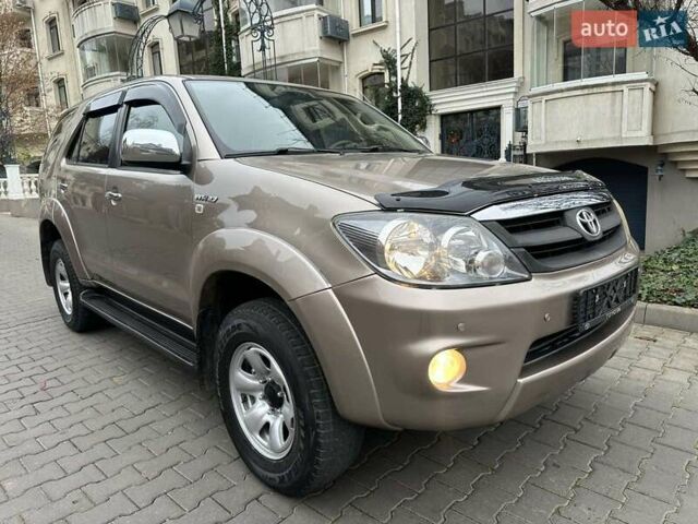 Бежевий Тойота Фортунер, об'ємом двигуна 2.7 л та пробігом 178 тис. км за 11300 $, фото 3 на Automoto.ua