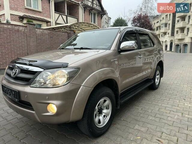 Бежевий Тойота Фортунер, об'ємом двигуна 2.7 л та пробігом 178 тис. км за 11300 $, фото 1 на Automoto.ua