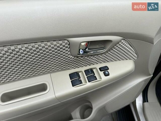 Бежевий Тойота Фортунер, об'ємом двигуна 2.7 л та пробігом 178 тис. км за 11300 $, фото 20 на Automoto.ua