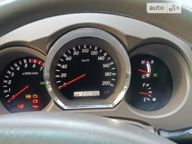 Тойота Фортунер 2005 у Лебедине на Automoto.ua Чорний Тойота Фортунер, об'ємом двигуна 4 л та пробігом 232 тис. км за 11700 $, фото 14 на Automoto.ua