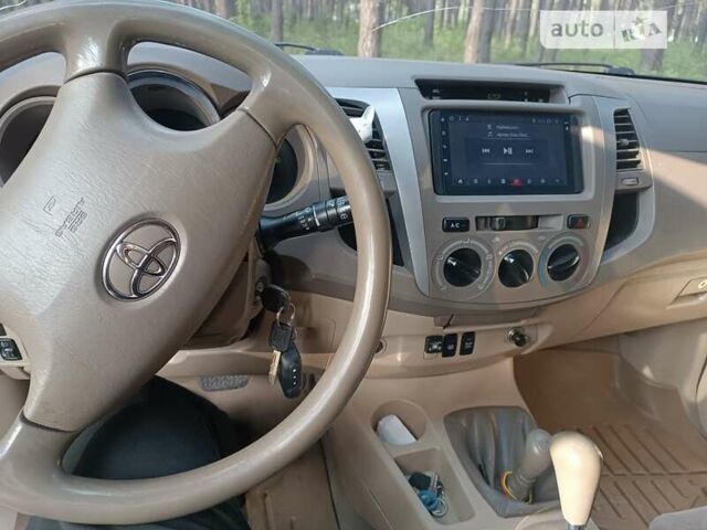 Тойота Фортунер 2005 у Лебедине на Automoto.ua Чорний Тойота Фортунер, об'ємом двигуна 4 л та пробігом 232 тис. км за 11700 $, фото 16 на Automoto.ua