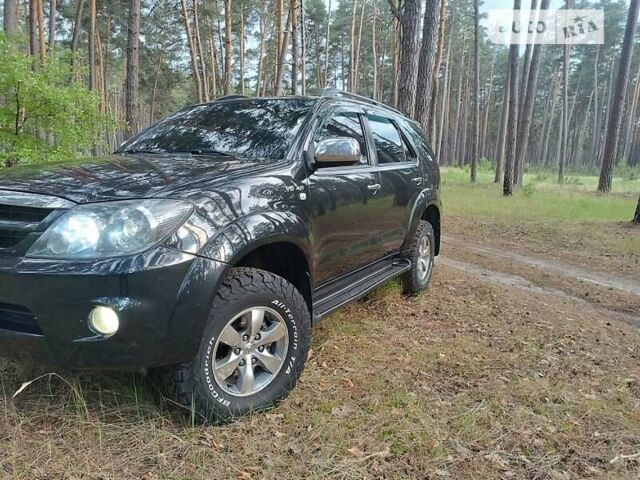 Тойота Фортунер 2005 у Лебедине на Automoto.ua Чорний Тойота Фортунер, об'ємом двигуна 4 л та пробігом 232 тис. км за 11700 $, фото 11 на Automoto.ua