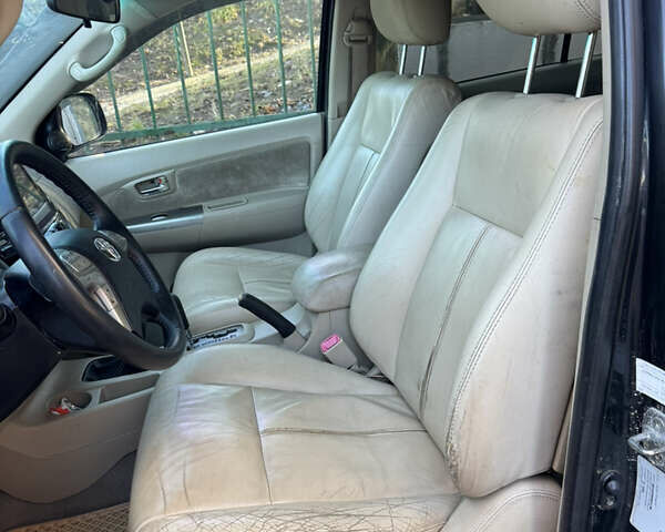 Черный Тойота Фортунер, объемом двигателя 3.96 л и пробегом 335 тыс. км за 14000 $, фото 18 на Automoto.ua