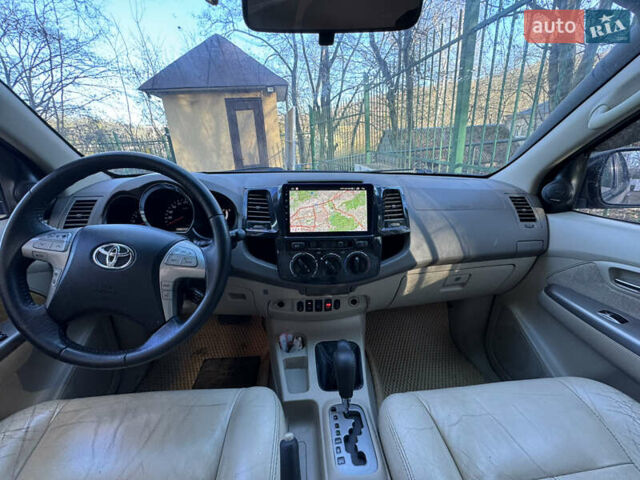 Черный Тойота Фортунер, объемом двигателя 3.96 л и пробегом 335 тыс. км за 14000 $, фото 19 на Automoto.ua