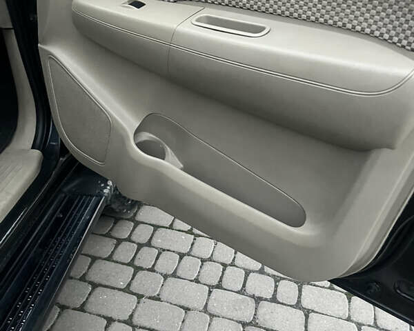 Черный Тойота Фортунер, объемом двигателя 2.7 л и пробегом 351 тыс. км за 12700 $, фото 17 на Automoto.ua