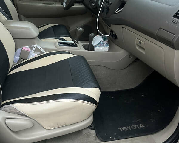 Черный Тойота Фортунер, объемом двигателя 2.7 л и пробегом 351 тыс. км за 12700 $, фото 22 на Automoto.ua