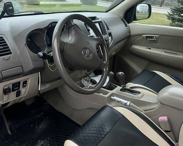 Черный Тойота Фортунер, объемом двигателя 2.7 л и пробегом 351 тыс. км за 12700 $, фото 14 на Automoto.ua