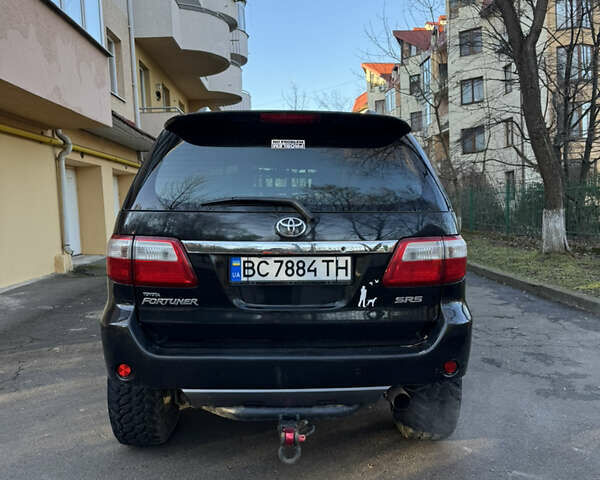 Черный Тойота Фортунер, объемом двигателя 3.96 л и пробегом 335 тыс. км за 14000 $, фото 12 на Automoto.ua