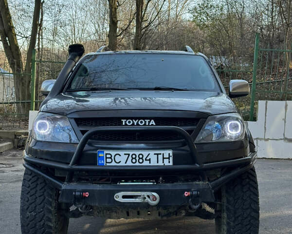 Черный Тойота Фортунер, объемом двигателя 3.96 л и пробегом 335 тыс. км за 14000 $, фото 7 на Automoto.ua