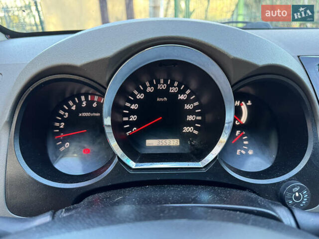 Черный Тойота Фортунер, объемом двигателя 3.96 л и пробегом 335 тыс. км за 14000 $, фото 16 на Automoto.ua