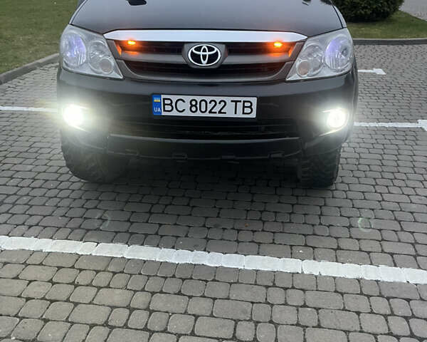 Черный Тойота Фортунер, объемом двигателя 2.7 л и пробегом 351 тыс. км за 12700 $, фото 23 на Automoto.ua