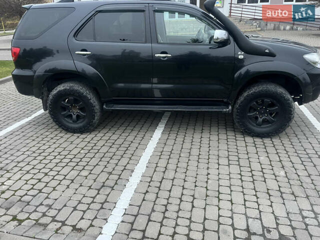 Черный Тойота Фортунер, объемом двигателя 2.7 л и пробегом 351 тыс. км за 12700 $, фото 3 на Automoto.ua