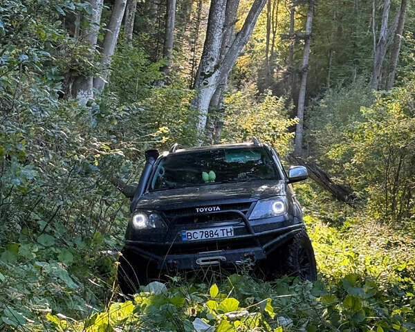 Черный Тойота Фортунер, объемом двигателя 3.96 л и пробегом 335 тыс. км за 14000 $, фото 2 на Automoto.ua