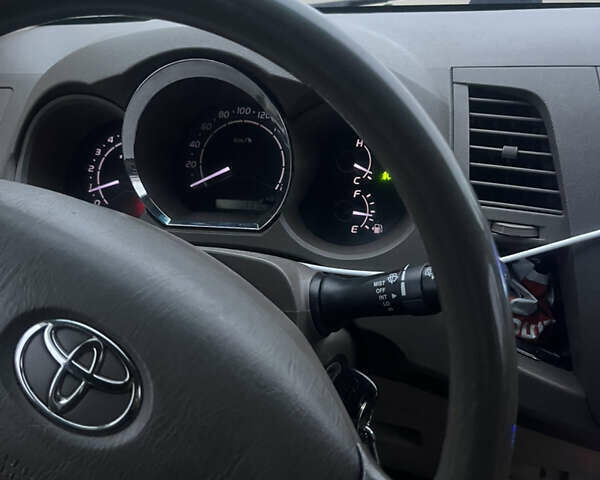 Черный Тойота Фортунер, объемом двигателя 2.7 л и пробегом 351 тыс. км за 12700 $, фото 29 на Automoto.ua