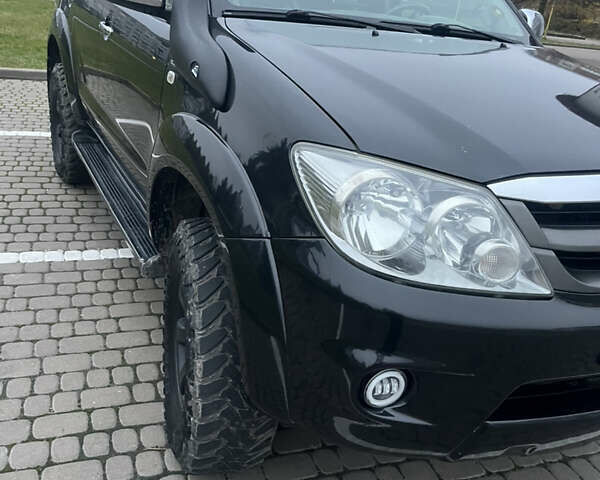 Черный Тойота Фортунер, объемом двигателя 2.7 л и пробегом 351 тыс. км за 12700 $, фото 2 на Automoto.ua