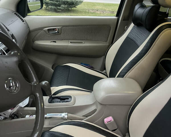 Черный Тойота Фортунер, объемом двигателя 2.7 л и пробегом 351 тыс. км за 12700 $, фото 15 на Automoto.ua