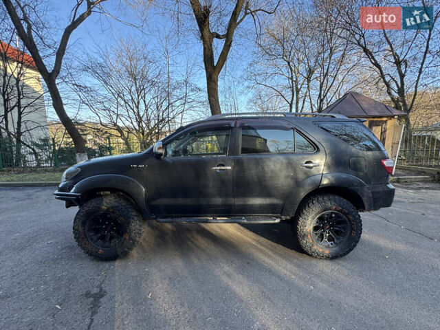 Черный Тойота Фортунер, объемом двигателя 3.96 л и пробегом 335 тыс. км за 14000 $, фото 10 на Automoto.ua