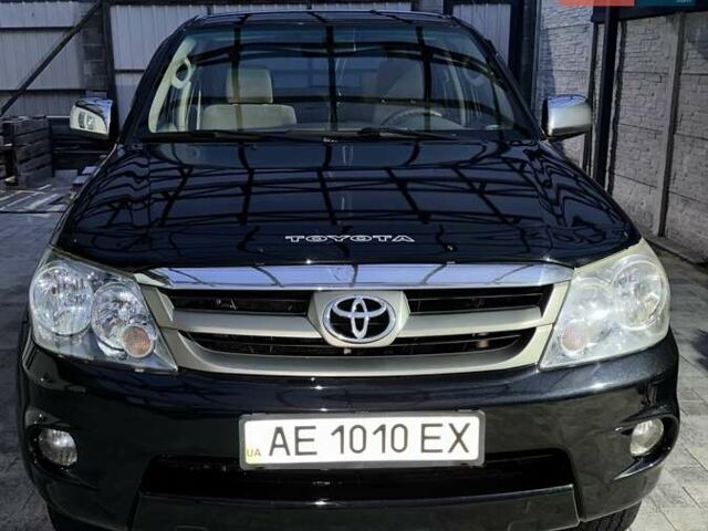 Черный Тойота Фортунер, объемом двигателя 2.7 л и пробегом 205 тыс. км за 11500 $, фото 3 на Automoto.ua