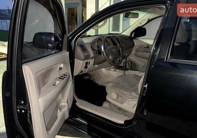 Черный Тойота Фортунер, объемом двигателя 2.7 л и пробегом 205 тыс. км за 11500 $, фото 13 на Automoto.ua