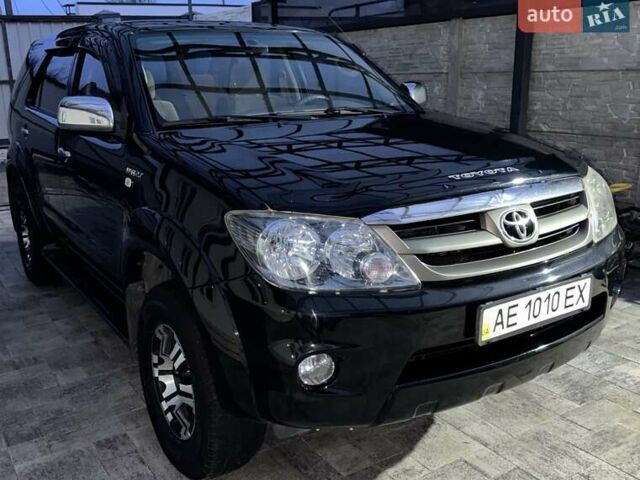 Черный Тойота Фортунер, объемом двигателя 2.7 л и пробегом 205 тыс. км за 11500 $, фото 1 на Automoto.ua