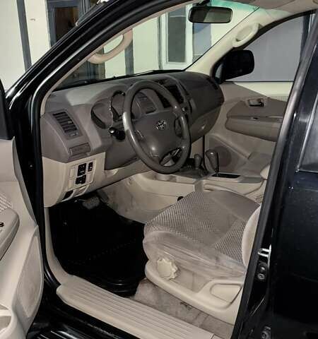 Черный Тойота Фортунер, объемом двигателя 2.7 л и пробегом 205 тыс. км за 11500 $, фото 12 на Automoto.ua