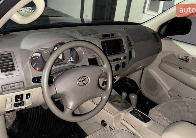 Черный Тойота Фортунер, объемом двигателя 2.7 л и пробегом 205 тыс. км за 11500 $, фото 14 на Automoto.ua