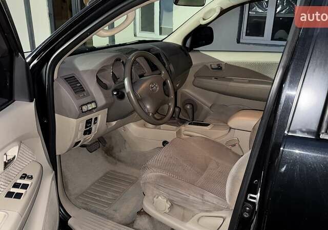 Черный Тойота Фортунер, объемом двигателя 2.7 л и пробегом 205 тыс. км за 11500 $, фото 11 на Automoto.ua