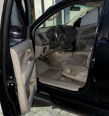 Черный Тойота Фортунер, объемом двигателя 2.7 л и пробегом 205 тыс. км за 11500 $, фото 7 на Automoto.ua